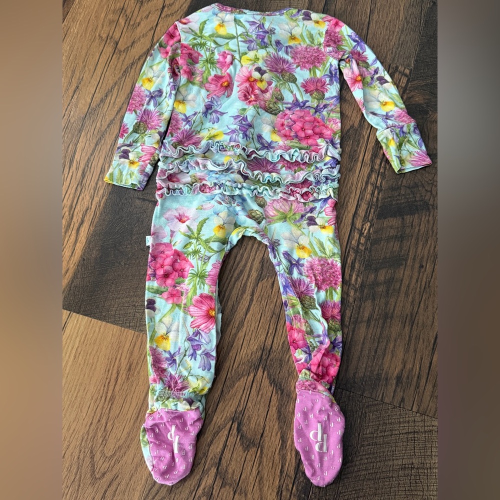 Posh Peanut Hadley -
Footie Ruffled
Zippered One Piece - Picture 7 of 8